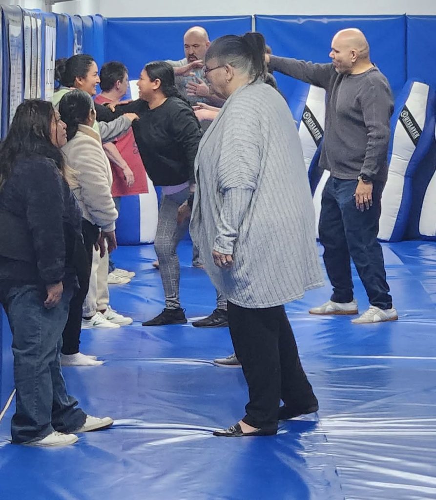 Leonardo Lechuga instructing a line of participants during the seminar